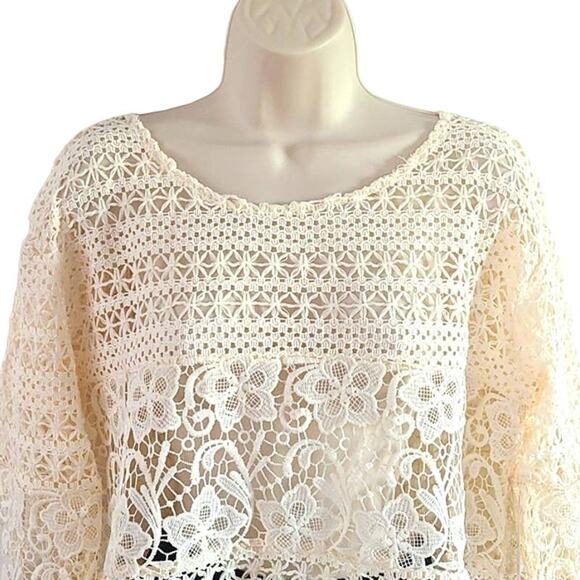 Charming Charlie Cream Lace Crochet Blouse with Sheer Back Size Large - Picture 4 of 7